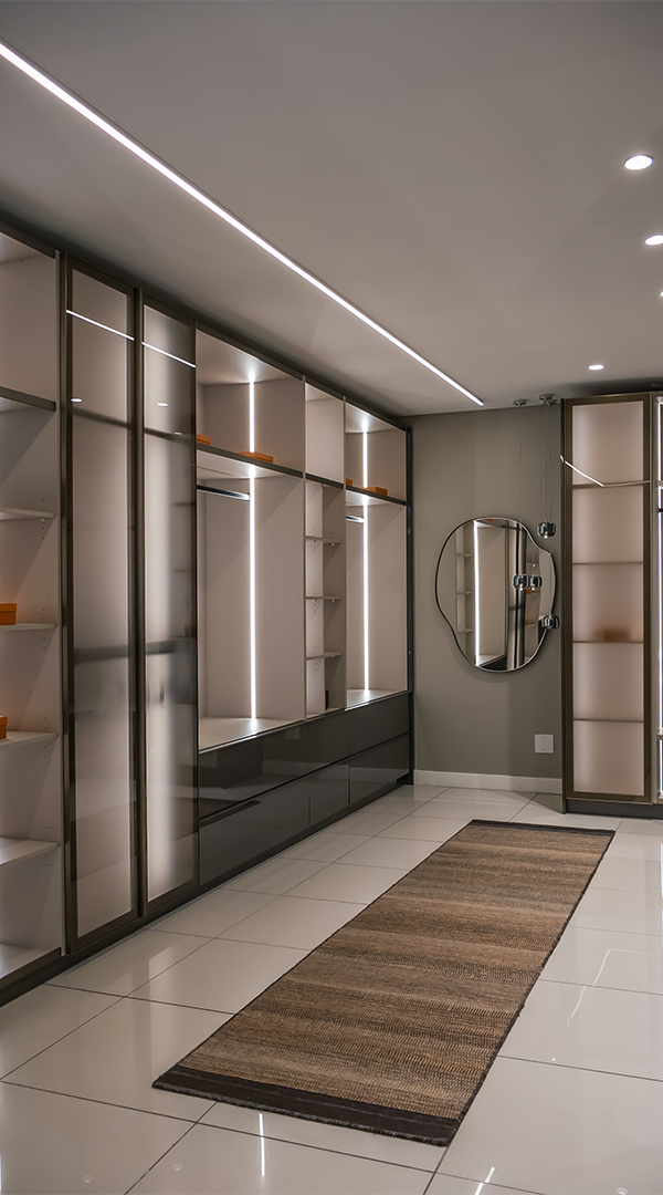 Feature center image